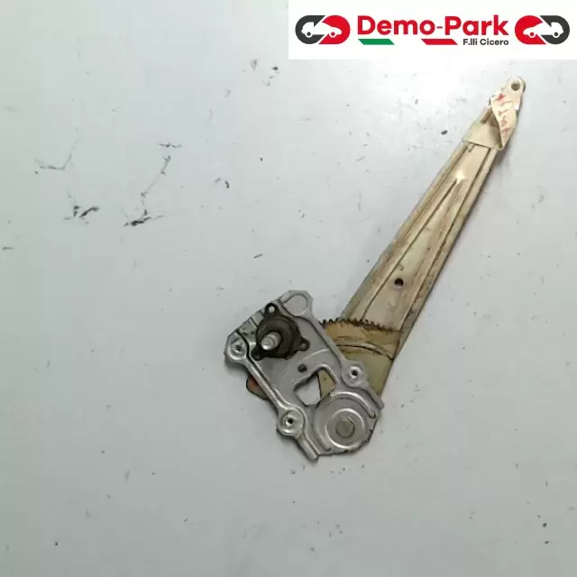 ALZAVETRO POST. SX Toyota YARIS  0