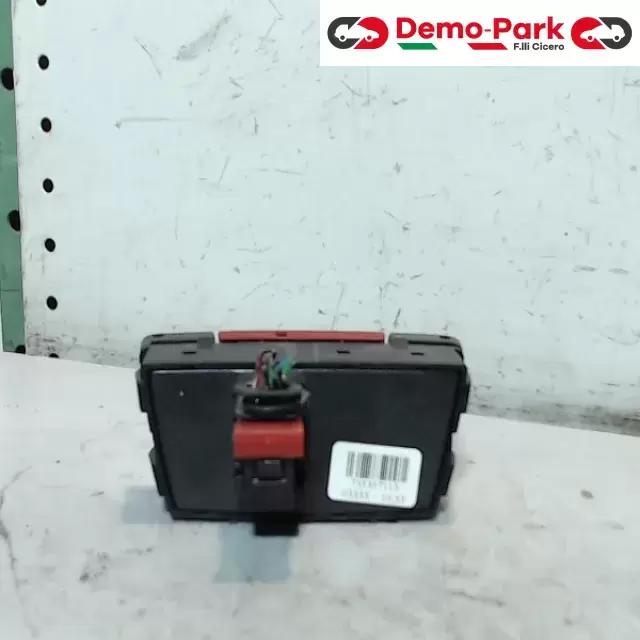 PULSANTIERA LUCE EMERGENZA  Fiat panda 1.3 MJET 735357113 1