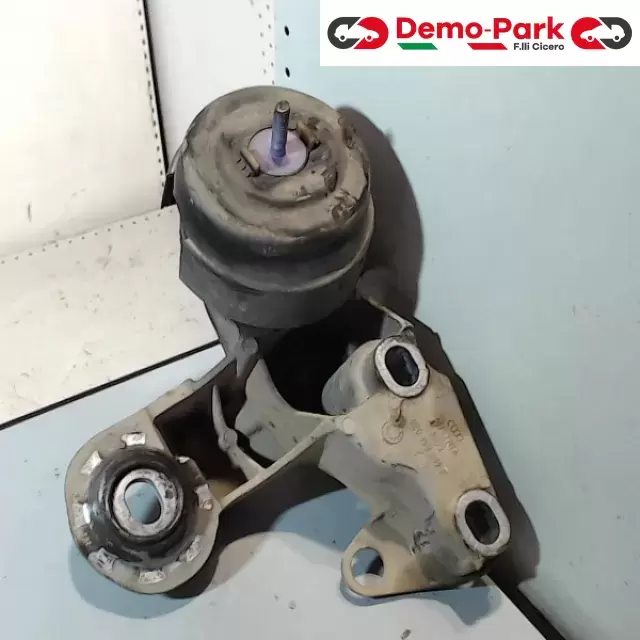 SUPPORTO MOTORE ANT DX Audi A4 AVANT 1.9 TDI 8E0 199 352 F 0