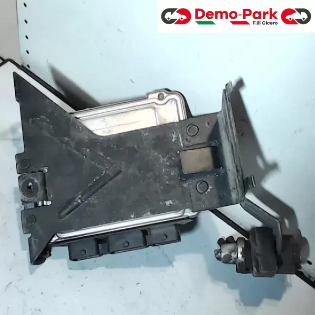 CENTRALINA MOTORE Renault MEGANE SCENIC 1.9 DCI 0 281 011 275  8200305678 1