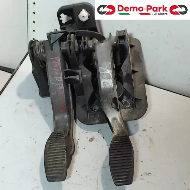 PEDALE FRENO + FRIZIONE  Fiat panda  0